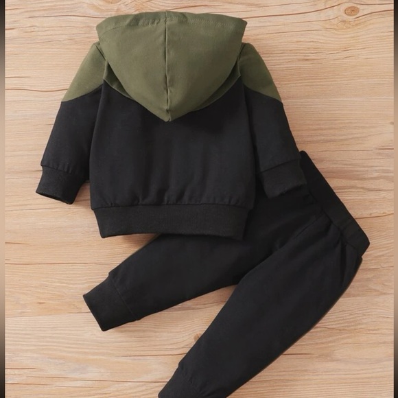 BABY BOY COLOR BLOCK HOODIE AND SWEATPANTS SET - Picture 3 of 3